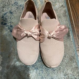 Sketchers women’s sneakers